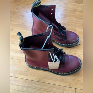 Dr Martens Air Wair 11821 Red Cherry Boots Women Size 10, Bouncing Soles